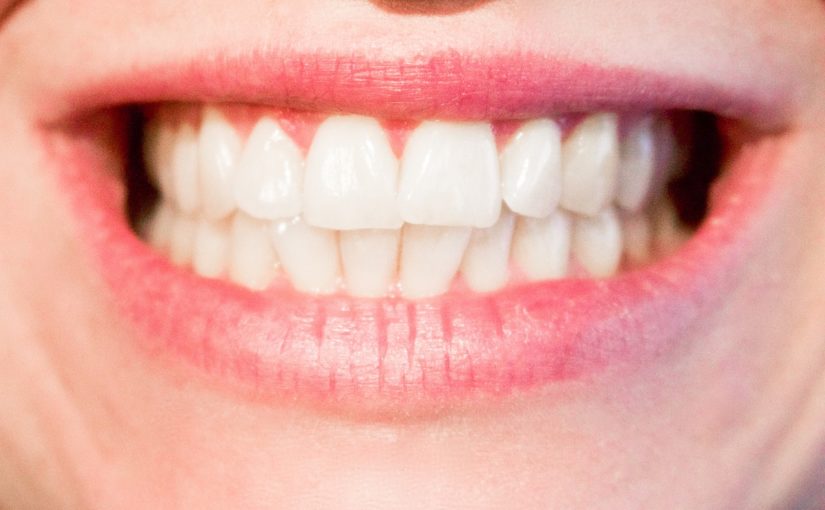 Nowoczesna technologia używana w salonach stomatologii estetycznej może sprawić, że odbierzemy piękny uśmiech.